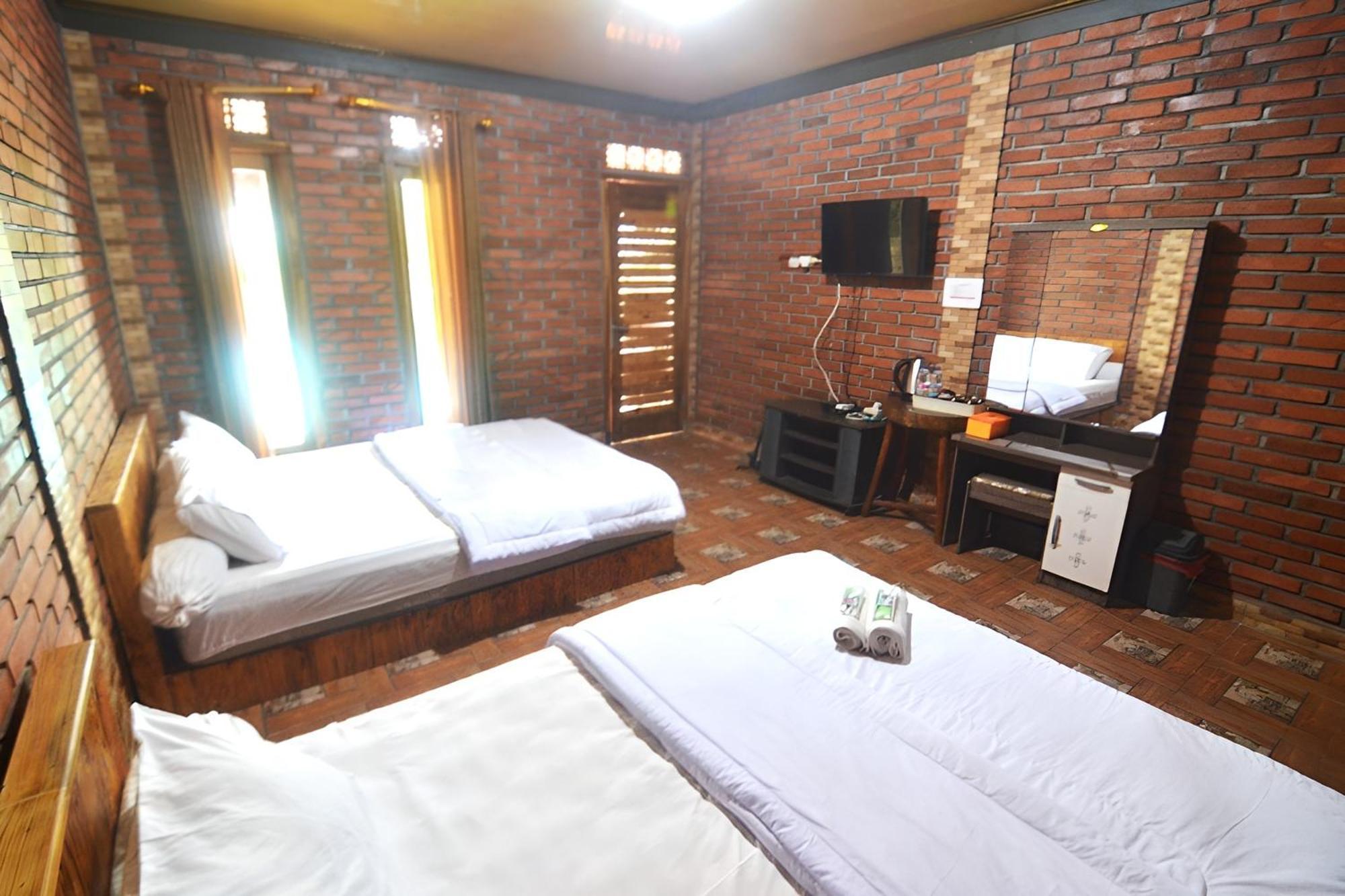 Villa Kopiori Yogyakarta Exteriör bild
