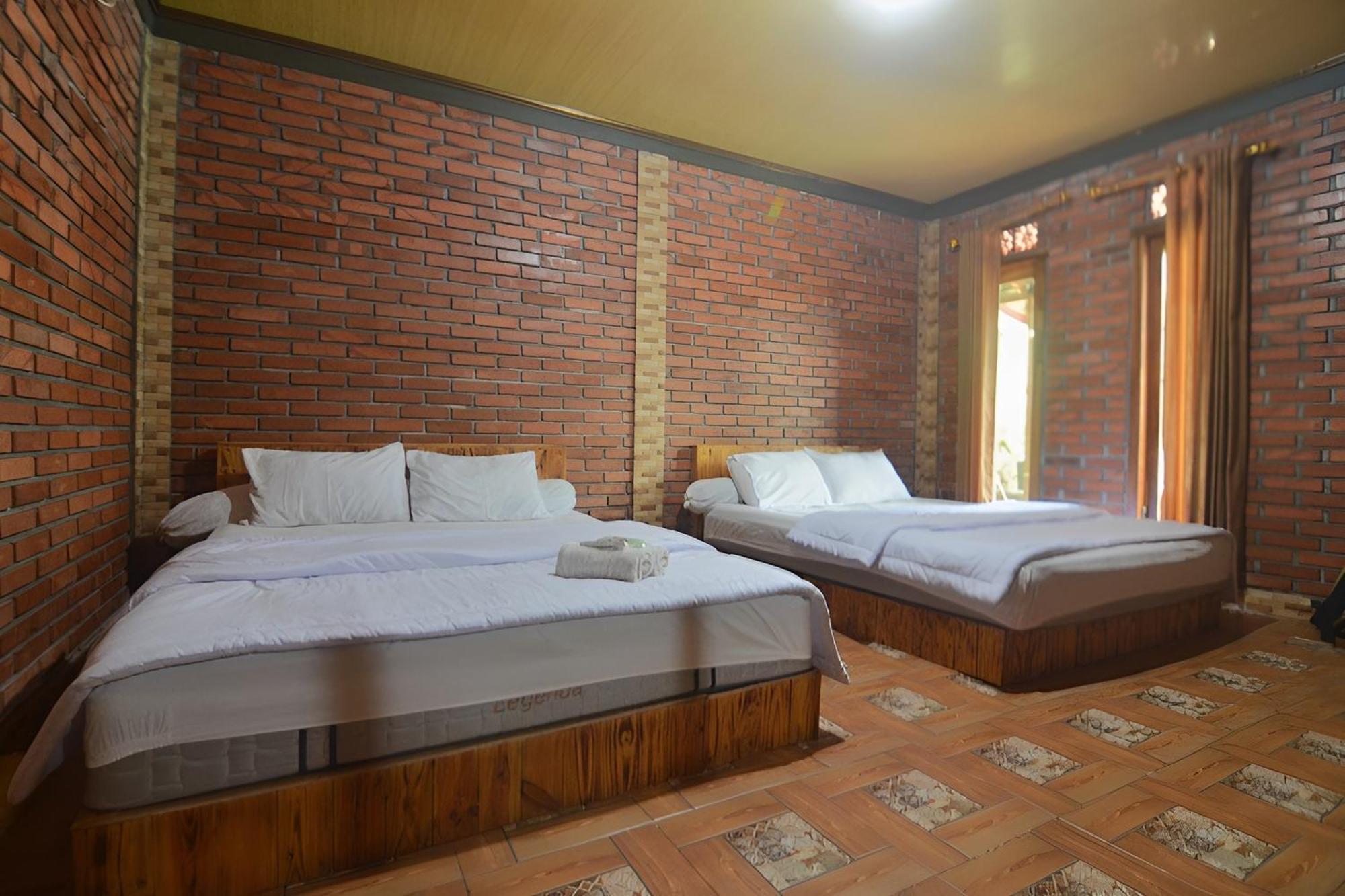Villa Kopiori Yogyakarta Exteriör bild